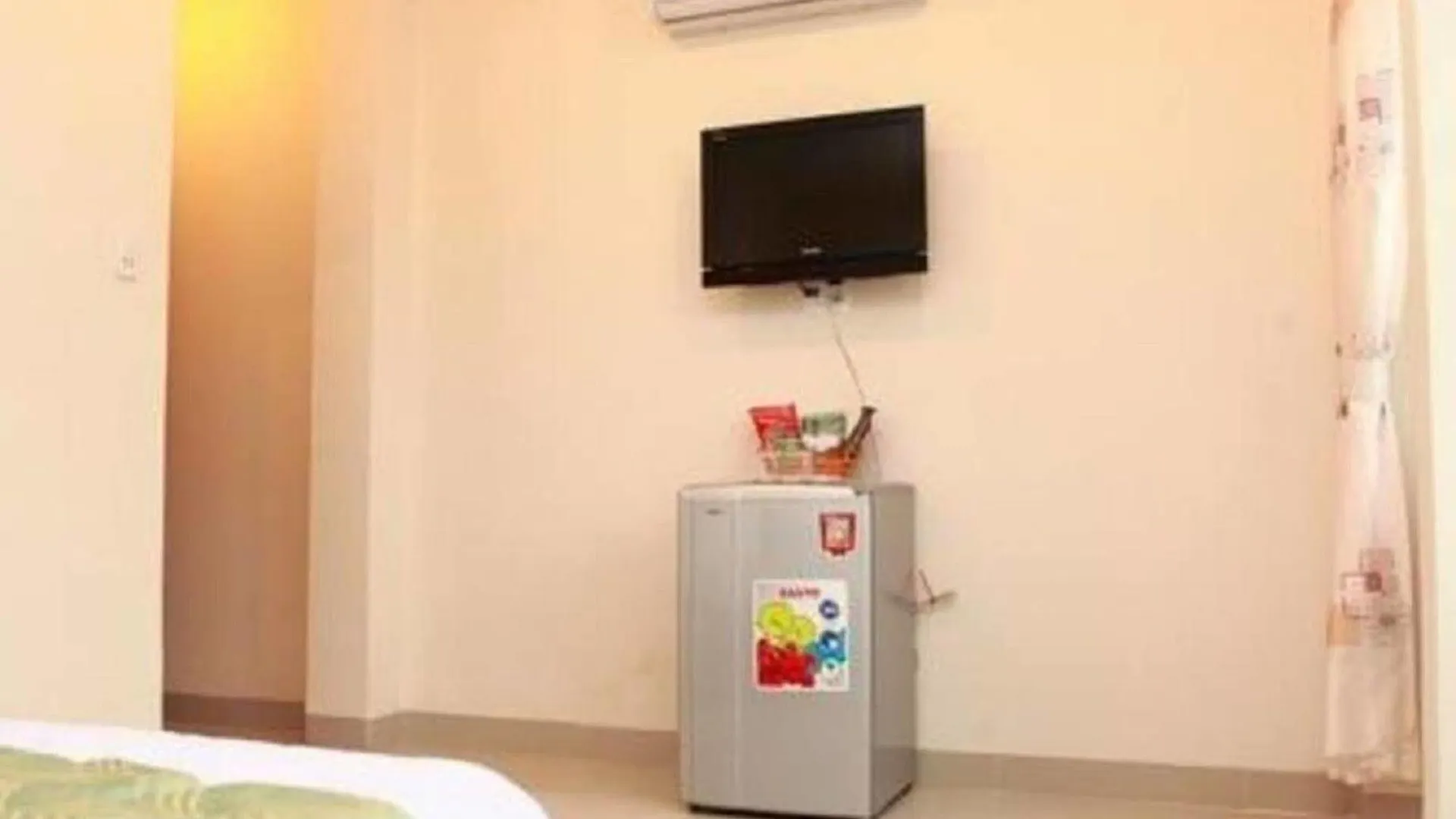 Phi Long Hotel Nha Trang 2*,